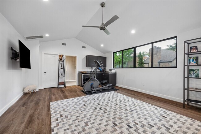 Building Photo - 10 S Briar Hollow Ln