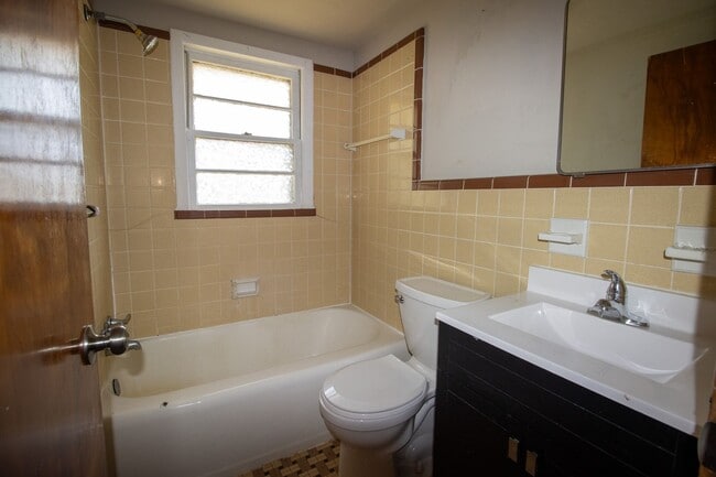 Building Photo - 1403 Lowe St