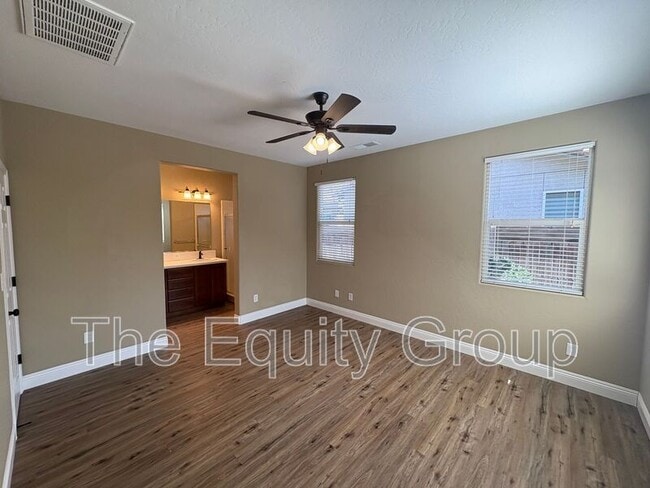 Building Photo - 1424 N Oliveto Ct