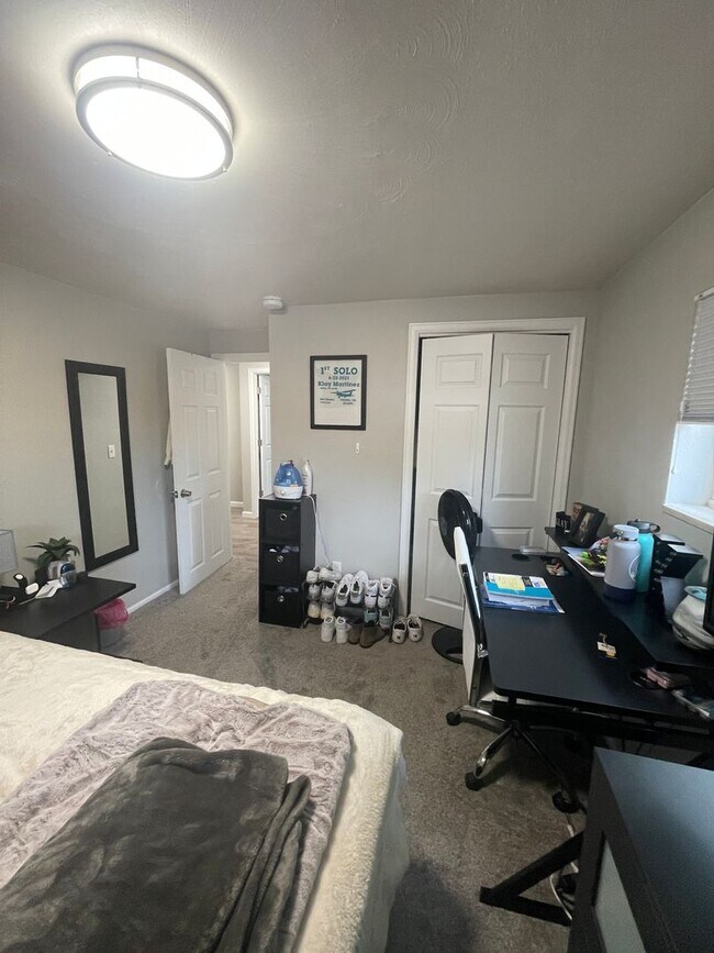 Building Photo - Renovated 3 Bedroom 1.5 Bathroom in Arvada!
