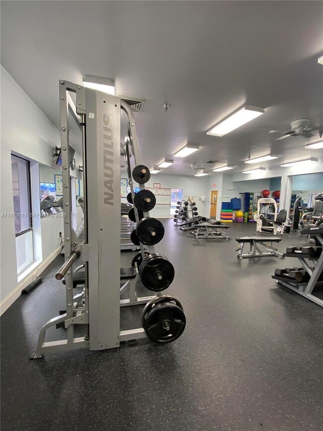 Building Photo - 1903 Bermuda Cir