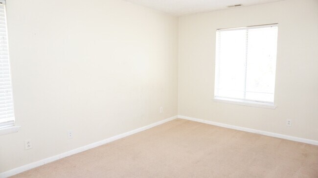 Building Photo - 3374 Galleria Dr