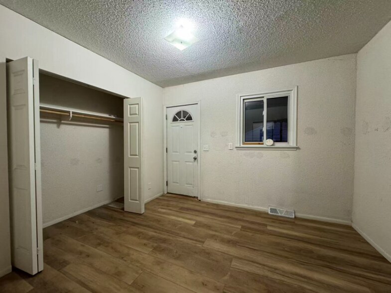 Building Photo - 1202 E George Ave