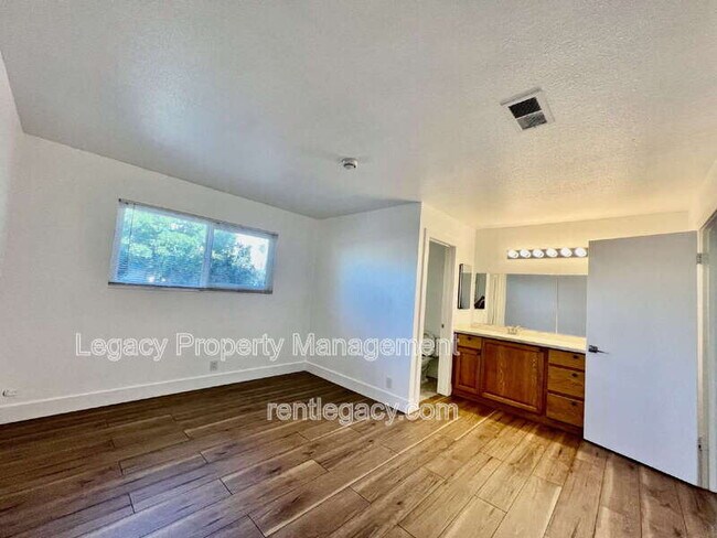 Building Photo - 2459 Gulf Dr