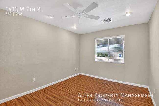 Building Photo - 1413 W 7th Pl