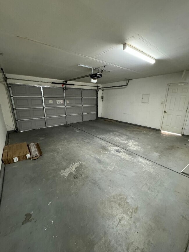 Building Photo - 8510 Eagles Landing Dr