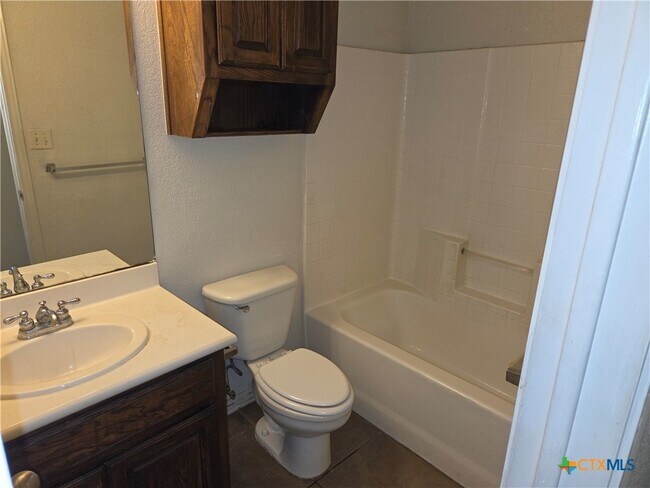 Building Photo - 611 Olaf Dr