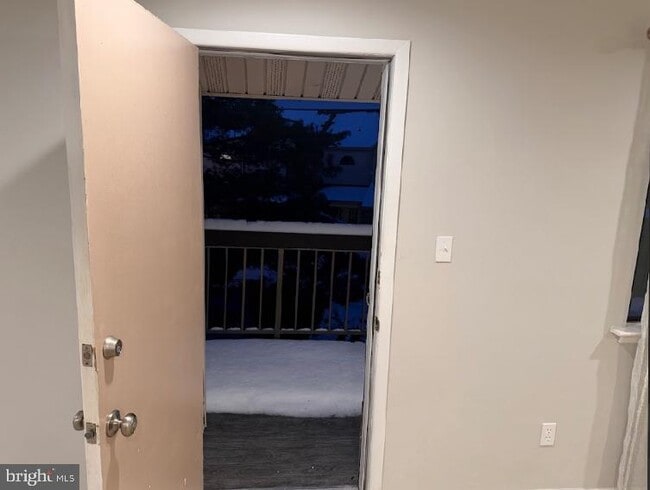 Building Photo - 13 Tulip Ct