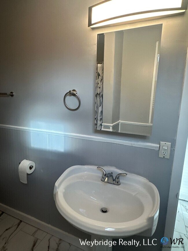 Building Photo - 8402 Curzon Ave