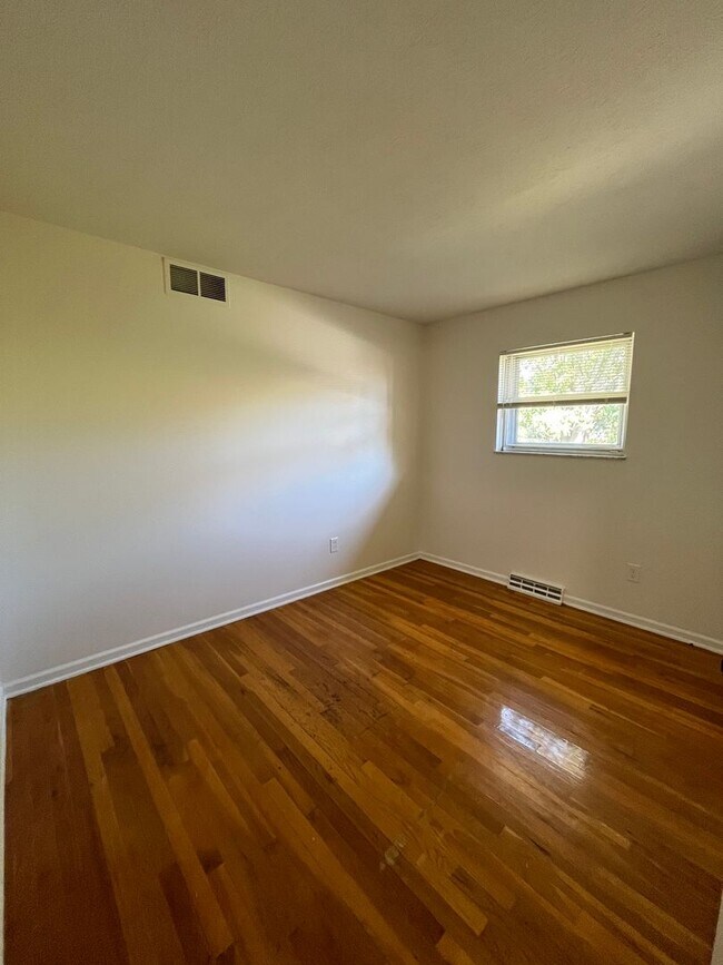 Building Photo - 1644 Durbridge Rd