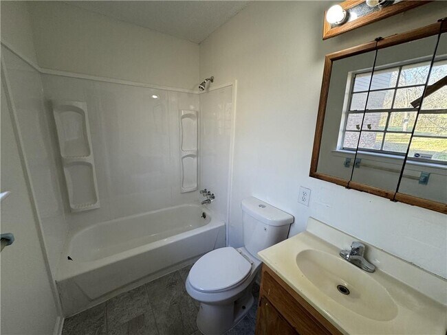 Building Photo - 7445 Bowers Ln