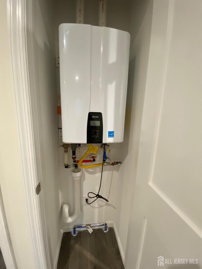 Building Photo - 14 Belmont Ave