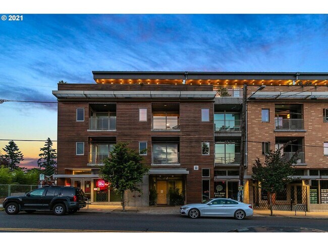 Building Photo - Urban Retreat in the Heart of Mississippi w/ Reserved Parking – 2bd/1.bath Upscale Condo