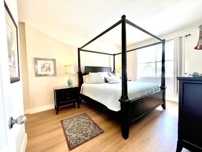 Building Photo - 11028 Legacy Dr