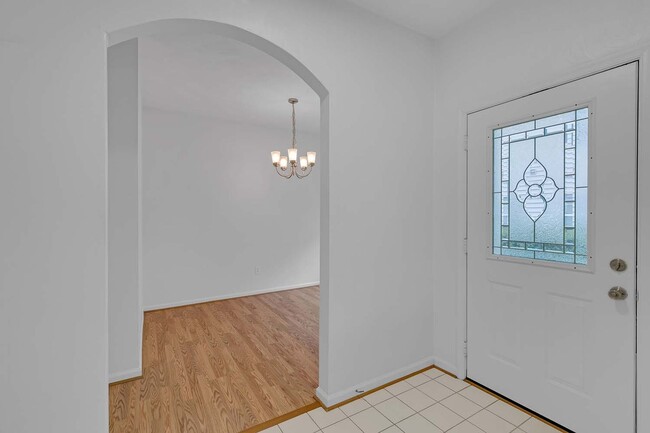 Building Photo - 417 Belmont Cir