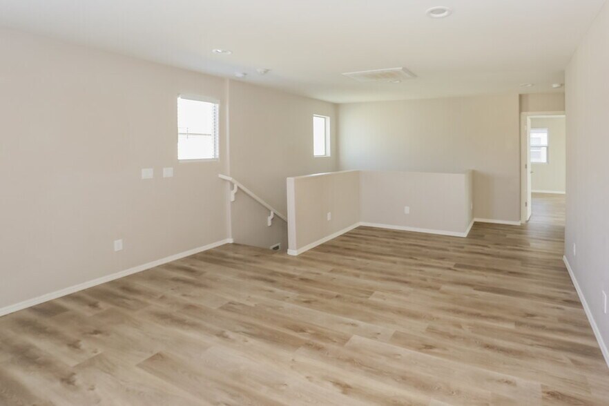 Building Photo - 16417 W Latham St