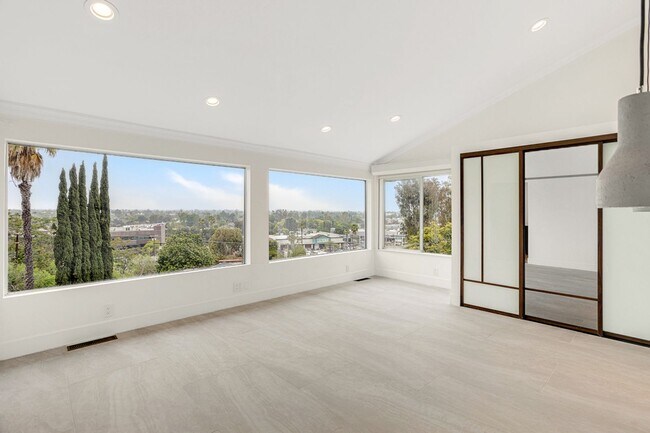 Building Photo - 11354 Sunshine Terrace