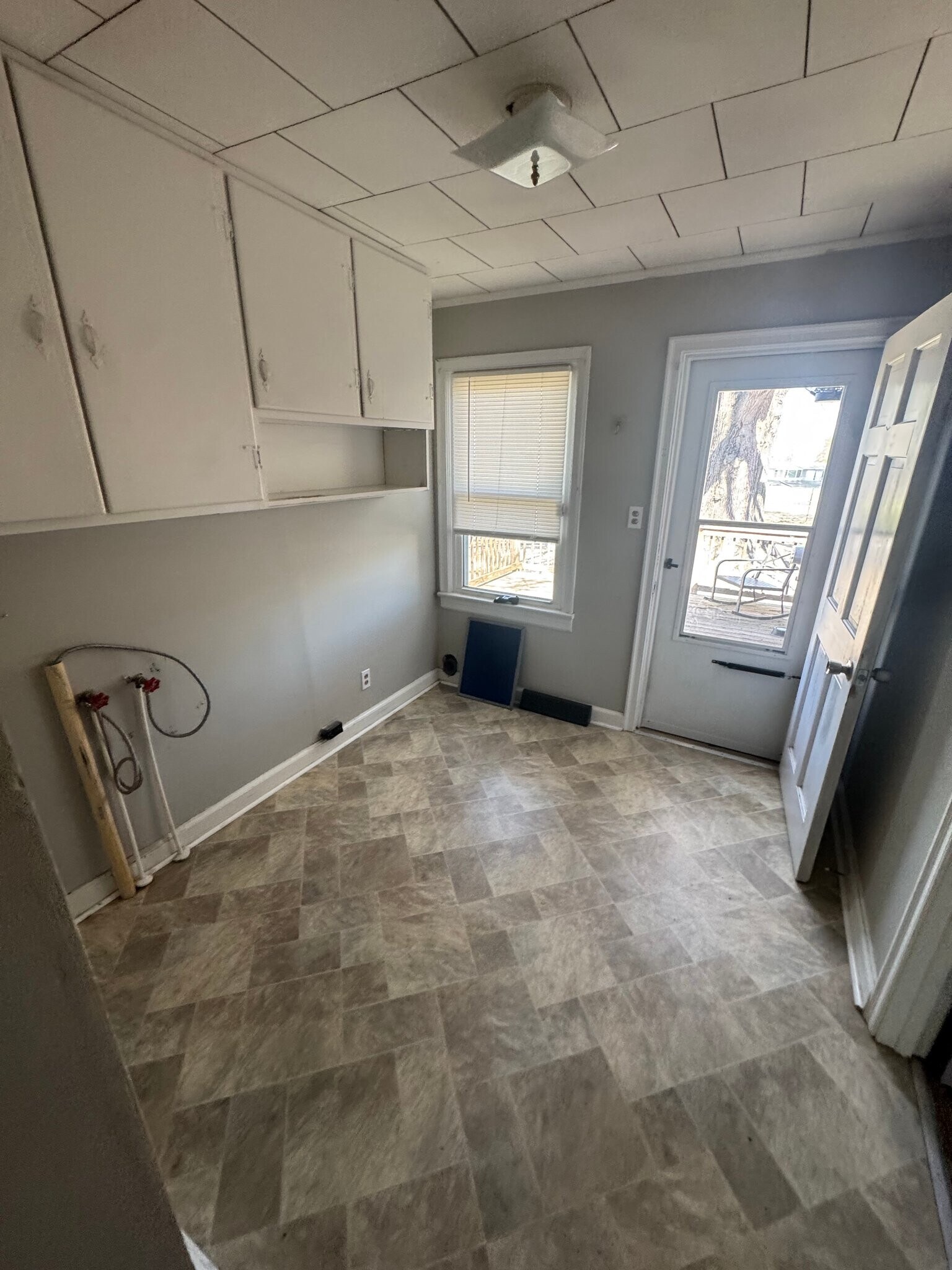 Building Photo - 6047 Suits Rd