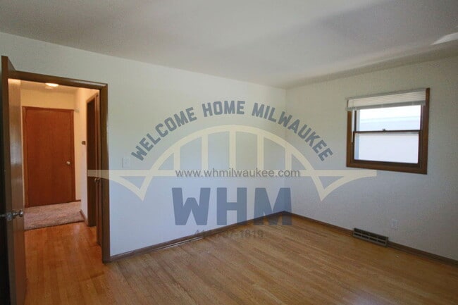 Building Photo - 8526 W Appleton Ave