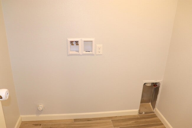 Building Photo - 1884 Clover Drive