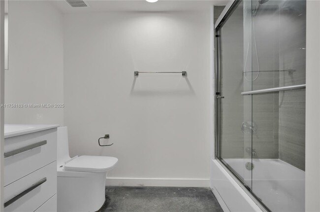 Building Photo - 4332 Collins Ave