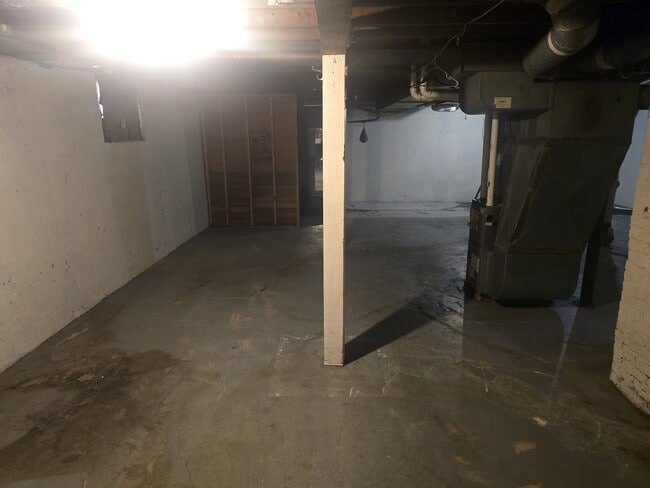 Building Photo - 319 S Maple Ave