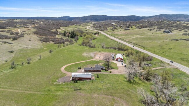 Building Photo - Sedalia Oasis on 8+ Acres