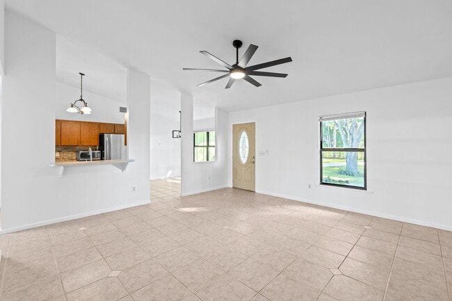 Building Photo - 11989 Persimmon Blvd