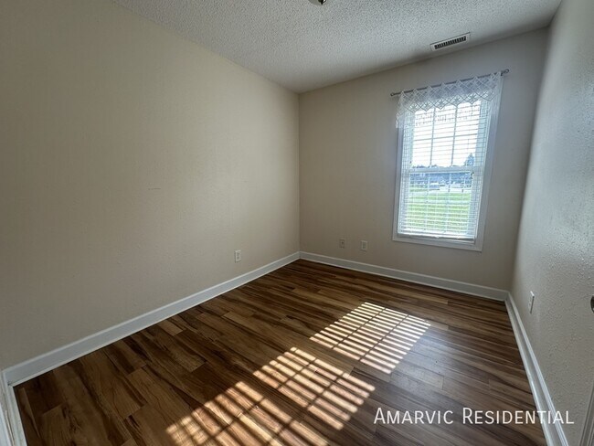 Building Photo - 1290 Pyrtle Dr