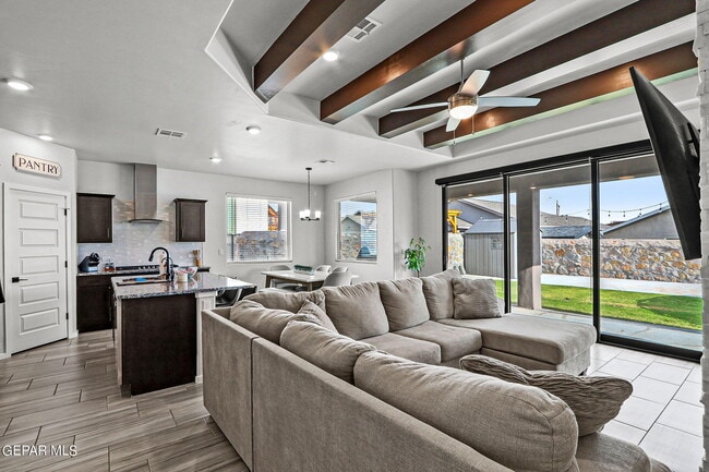 Building Photo - 840 Via Glorieta