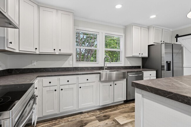 Building Photo - Brand New Pet Friendly Home in Chattanooga
