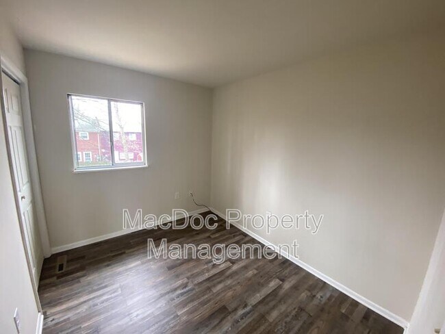 Building Photo - 928 Bellows Ave