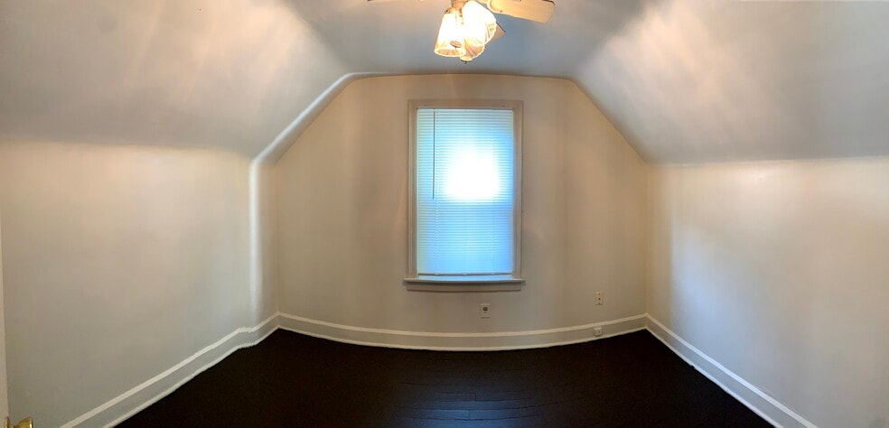 Building Photo - 1924 Maple Ave NE