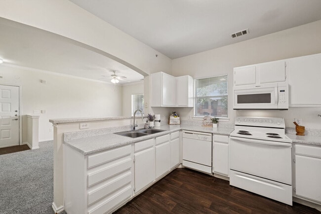 Building Photo - 3150 S Garrison Rd