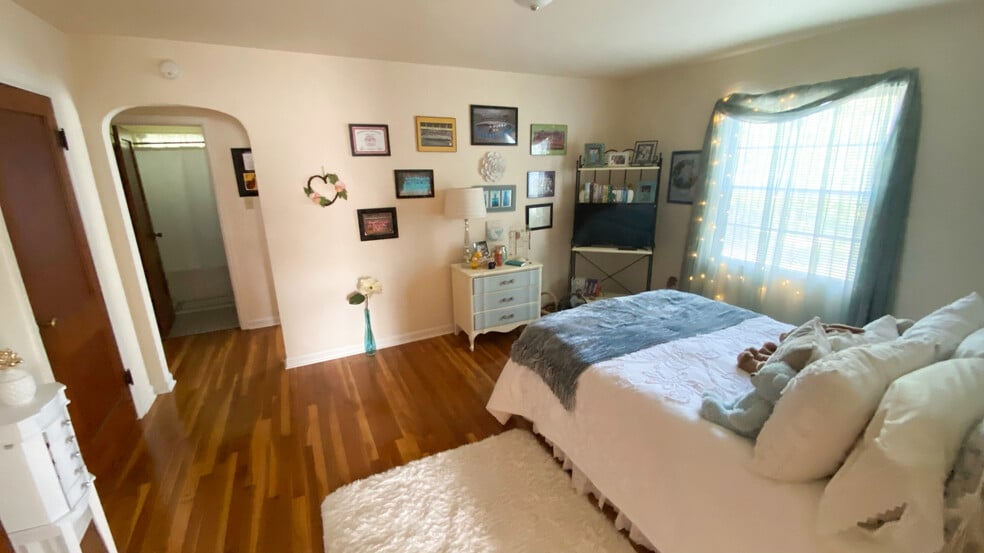 Bedroom - 227 W Dunklin St