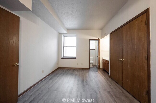 Primary Photo - 3715 N Meridian St