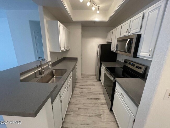 Building Photo - 11375 E Sahuaro Dr