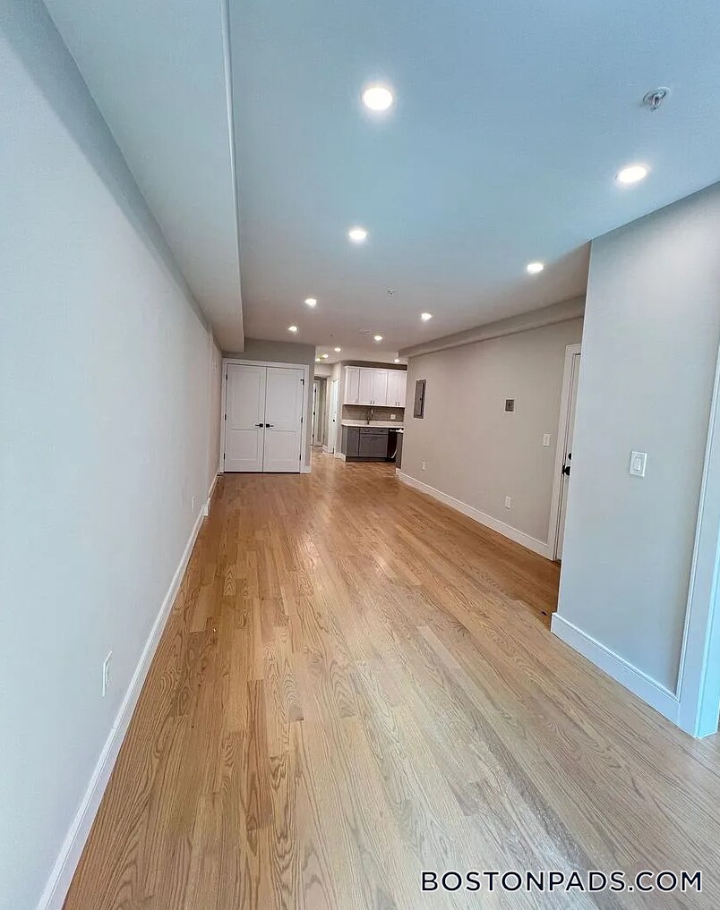 Building Photo - 230 Tremont St