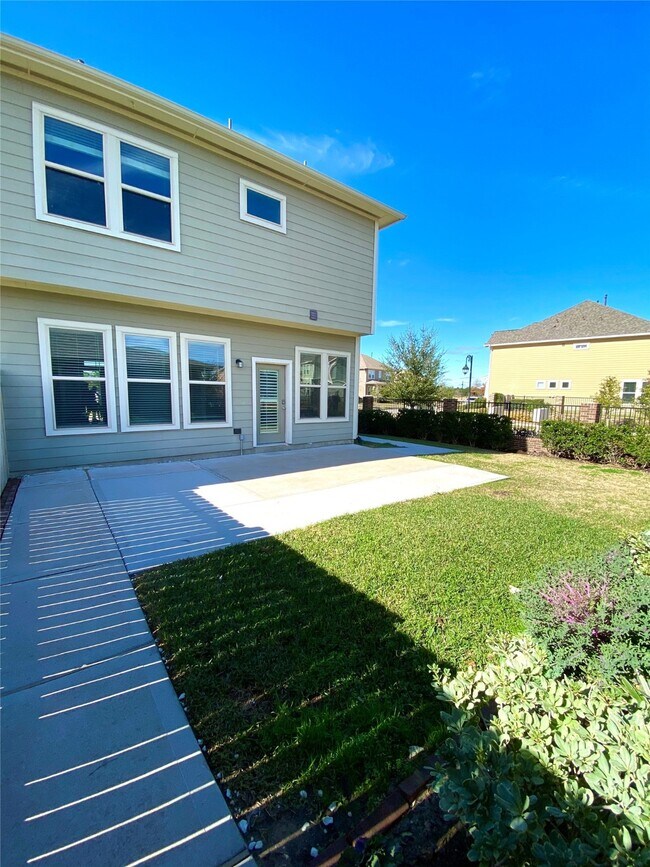 Building Photo - 16938 Makanda Dr