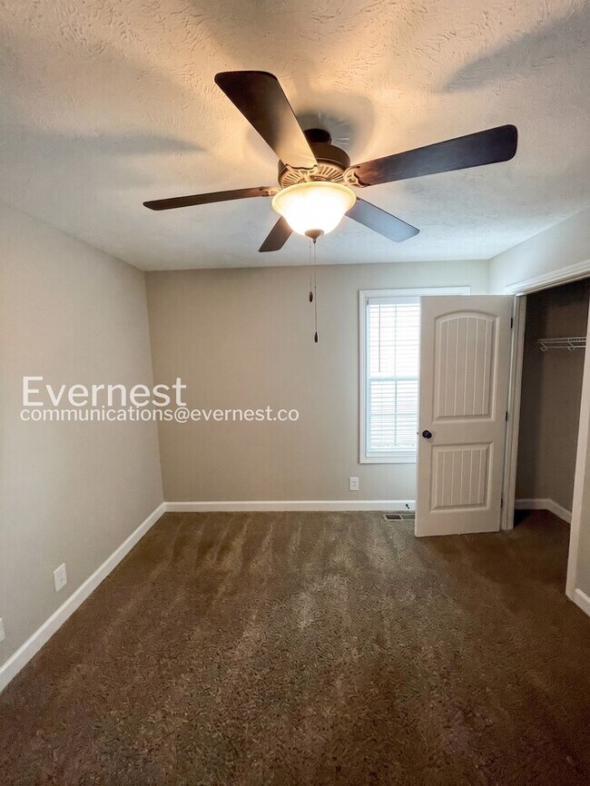 Building Photo - Limited Time Special Offer / 3 Bed, 2 Bath Home with Garage / Pet-Friendly / Vouchers Accepted / ...