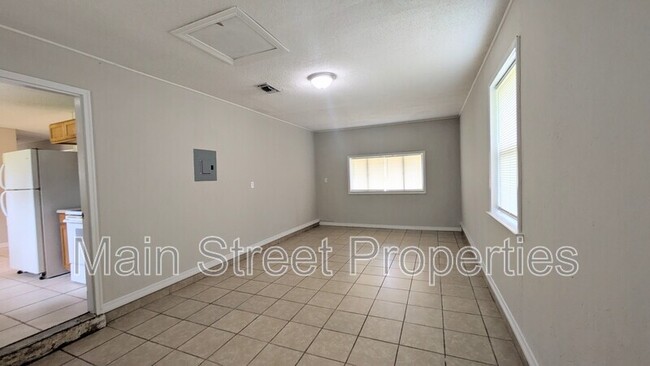 Building Photo - 1022 Woodbury Pl