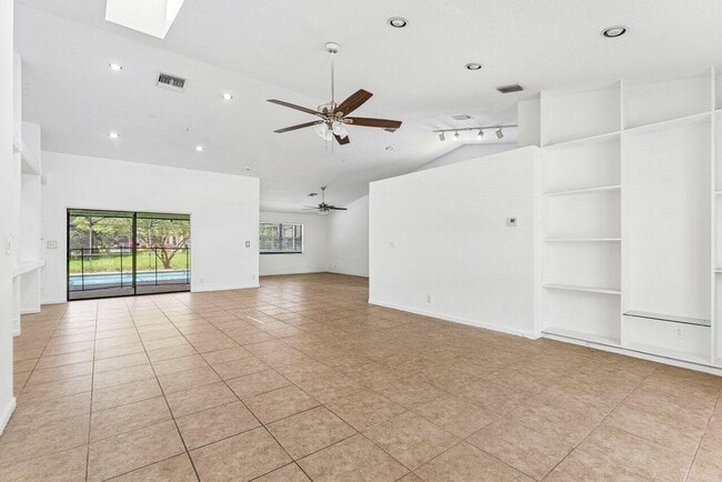 Building Photo - 14616 Autumn Ave