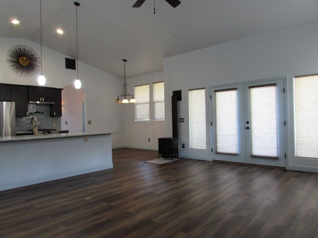 Building Photo - 2096 Two Wood Dr
