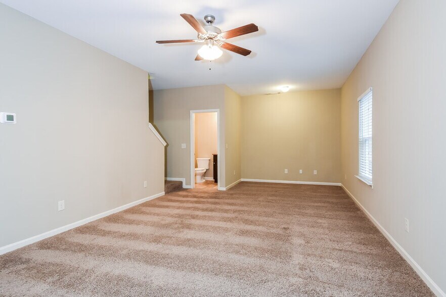 Building Photo - 161 Crescent Woode Way