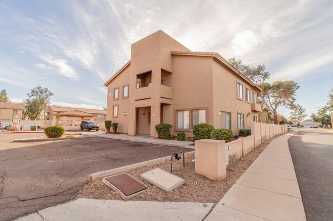 Building Photo - Beautiful, freshly upgraded 2 bedroom/ 2 bathroom condo in Mesa!