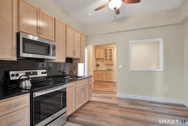 Building Photo - 120 E Main St