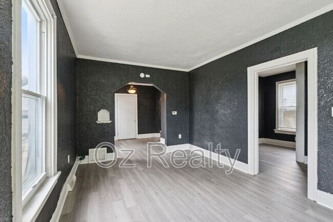 Building Photo - 1310 Almon Ave