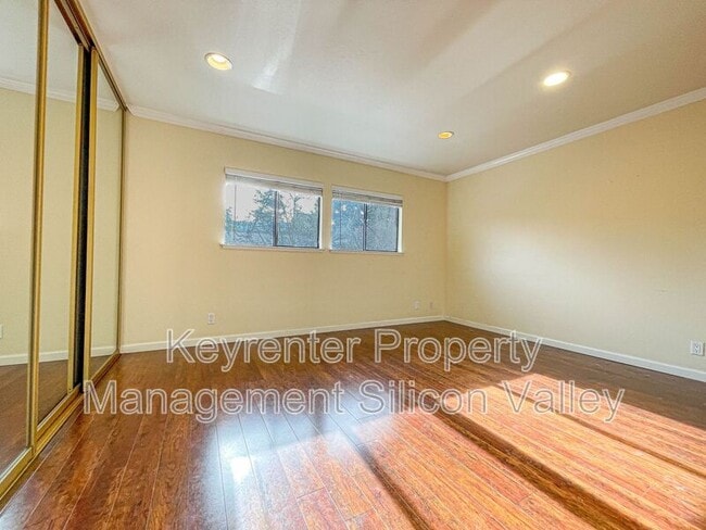 Building Photo - 700 Chiquita Ave