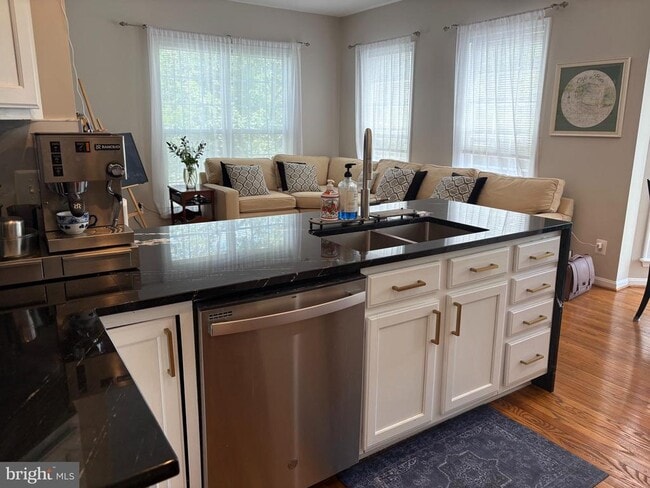 Building Photo - 45792 Shagbark Terrace