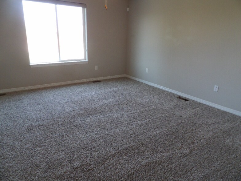 Building Photo - 10032 Castor Dr